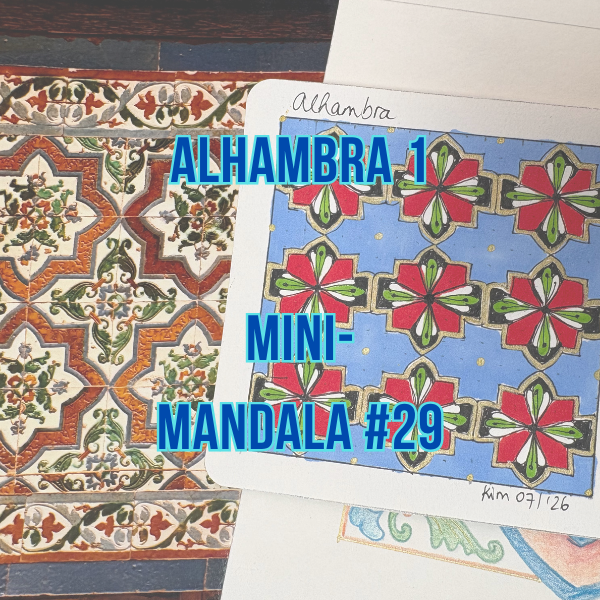MiniMandala 29 2026 community Mini-Mandala #29 getekende mandala naast originele Alhambra tegeltjes, blauw met rode bloemvormen en gouden stippen - Mandala Academie