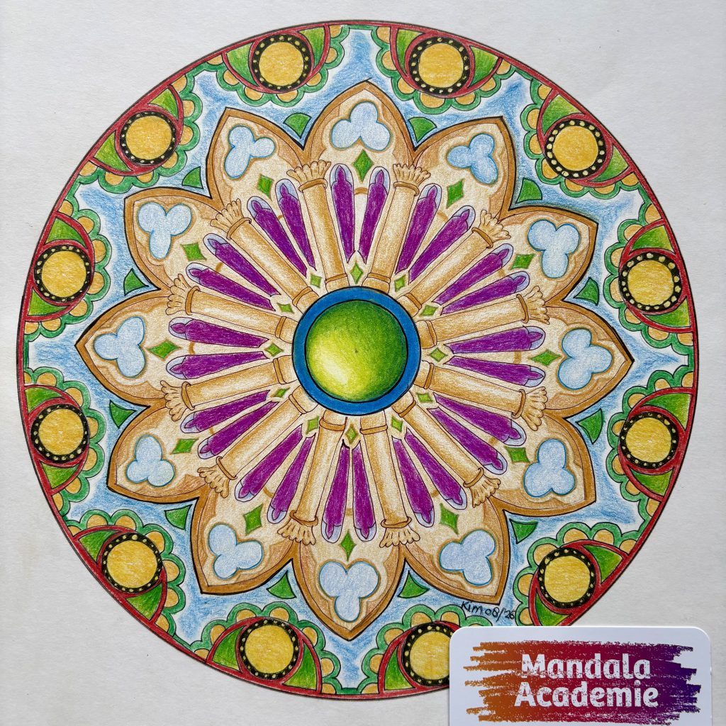 Roosvenster-mandala. De Maandelijkse Mandala van augustus 2026.