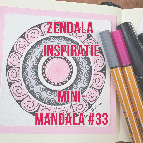 Mini-Mandala 33 zentangle geïnspireerde mandala in schetsboek